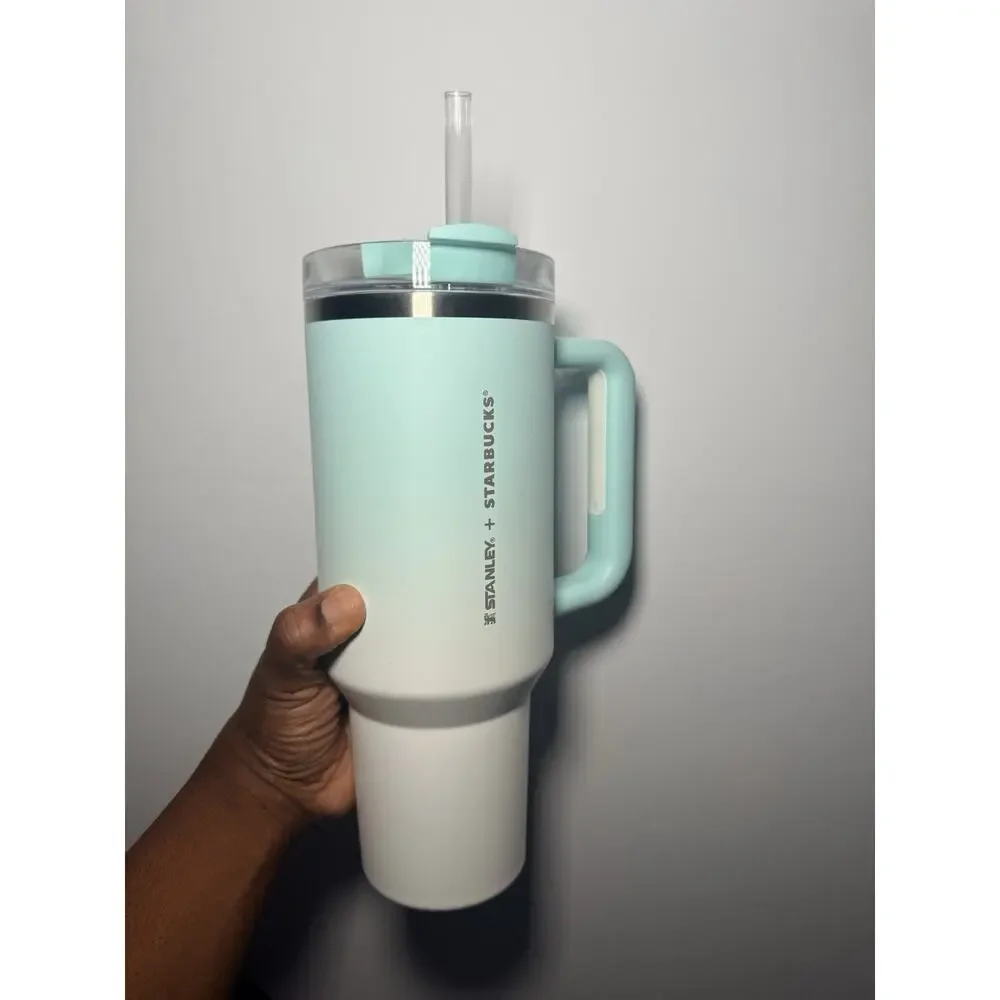 Stanley X Starbucks Hong Kong LIGHT BLUE AQUAMARINE GRADIENT 40oz Tumbler BNWT - Picture 3 of 6